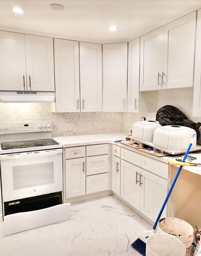 Building Photo - 18547 Collins St