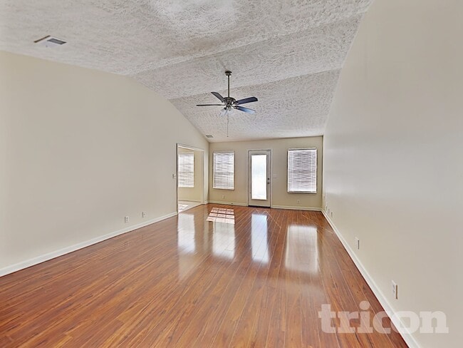 Building Photo - 3013 Weybridge Dr