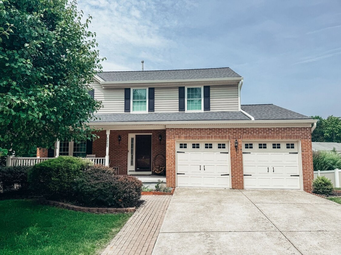 Spacious 4-Bed, 3.5-Bath Home with Sun Roo... - Spacious 4-Bed, 3.5-Bath Home with Sun Roo...