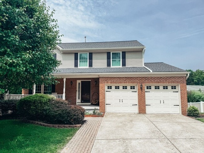 Spacious 4-Bed, 3.5-Bath Home with Sun Roo... - Spacious 4-Bed, 3.5-Bath Home with Sun Roo...