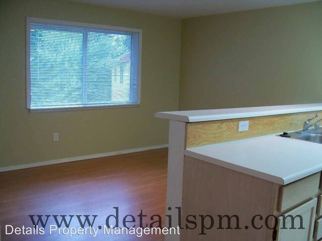 Building Photo - 1318 NW Slate Ln