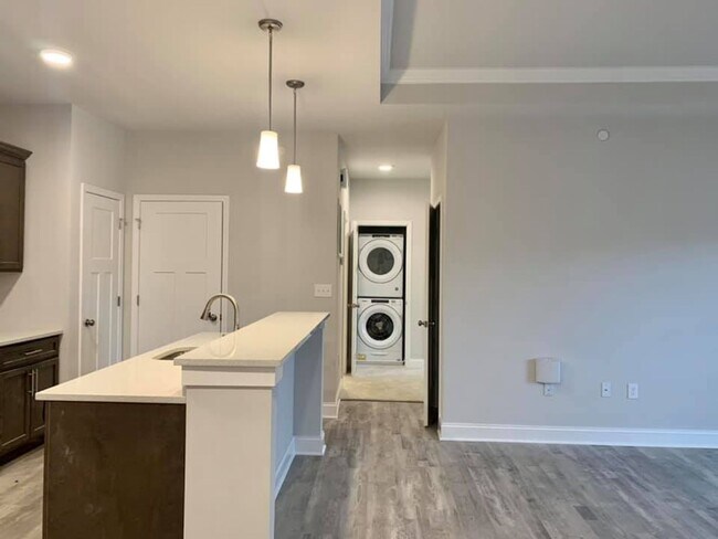 Foto del edificio - 916 W Creek Ln