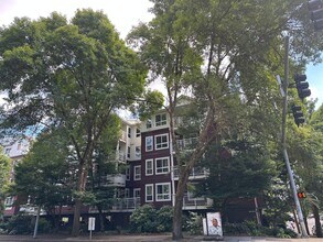 Building Photo - 2805 NE 125th St