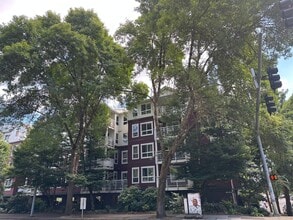 Building Photo - 2805 NE 125th St