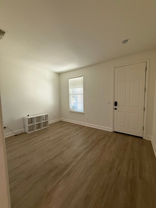 Building Photo - 433 Tolman Way