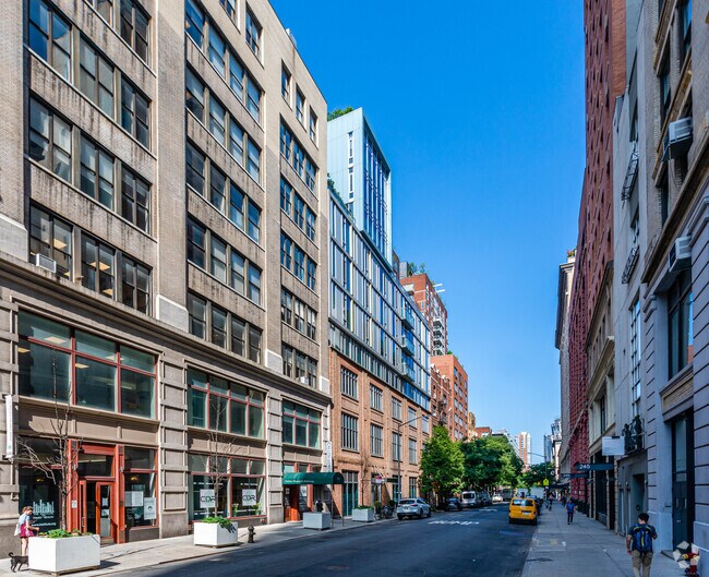 Building Photo - 246 W 17th St
