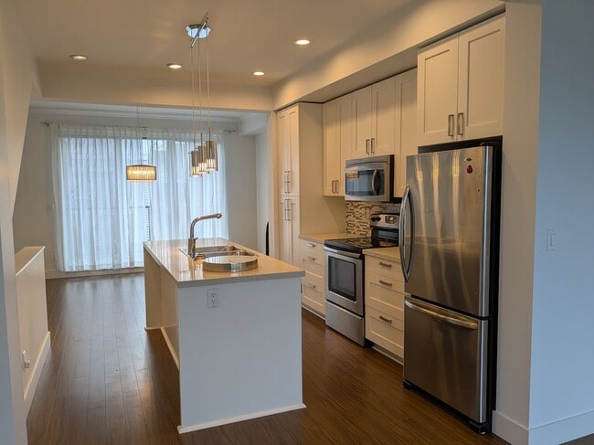 Building Photo - 2450-161A 161A St