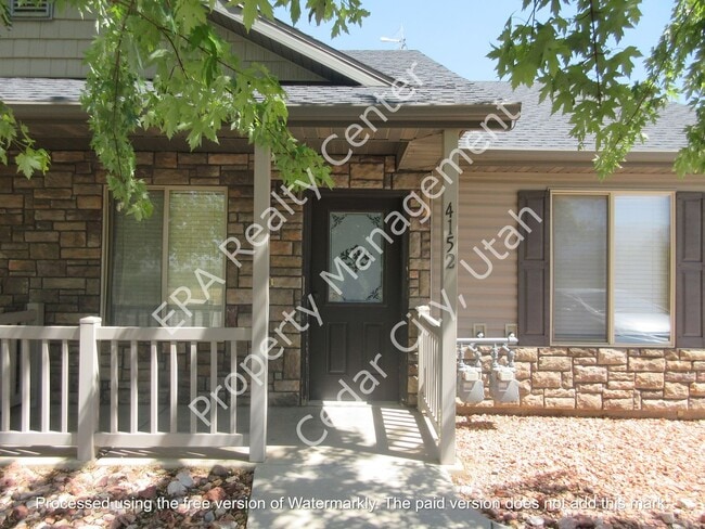 Building Photo - 2 Bedroom 1 bath Twin Home in a Great Area