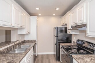 Building Photo - Raintree Apartment Homes