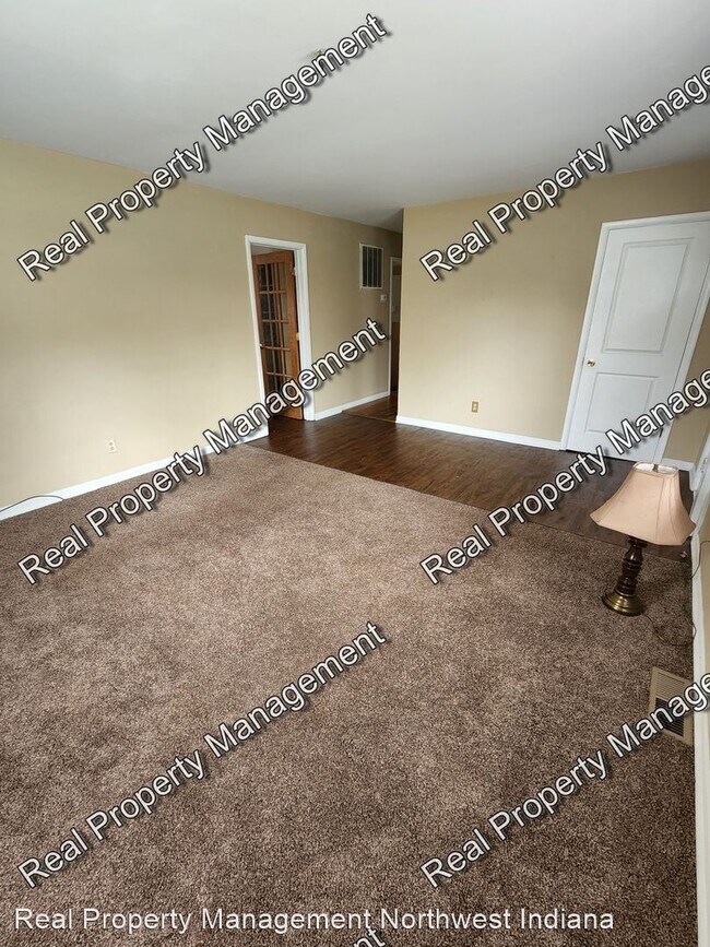 Building Photo - 3 br, 1 bath House - 70 East 66th Place