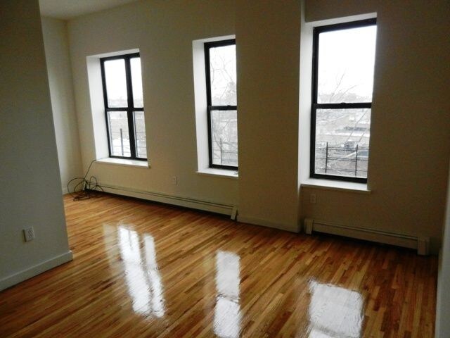 Primary Photo - 280 Milford St