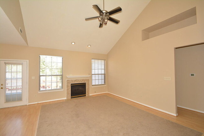 Foto del edificio - 10299 Lakeland Dr