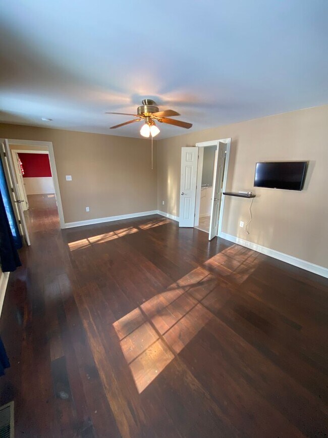 Foto del edificio - Coming Soon- Stunning 3 Bedroom Home with Barn and Over 3 Acres!