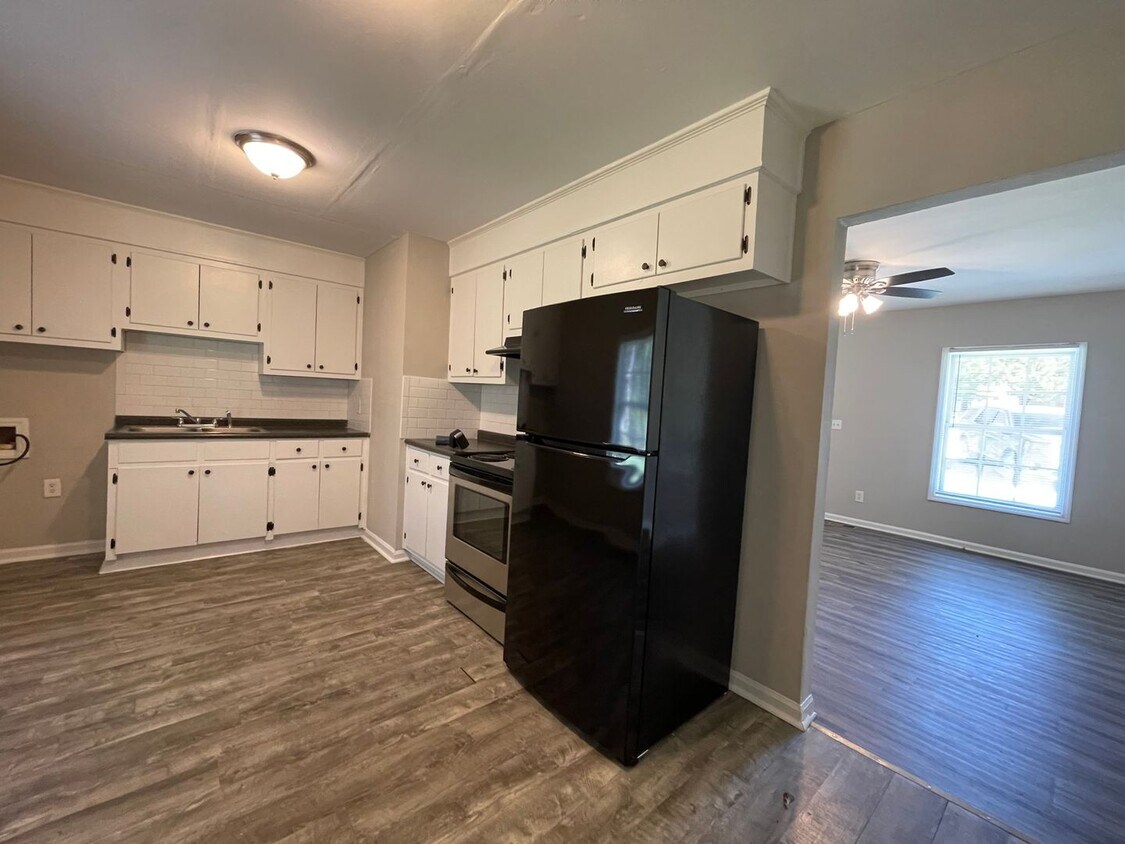Primary Photo - DISTRICT 6 - 3 bedroom - Tour today!
