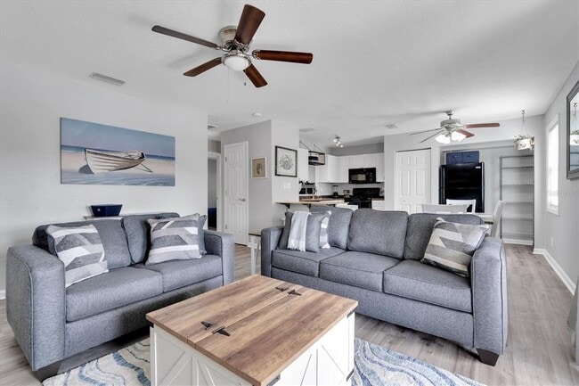 Building Photo - 102 Pompano Dr SE