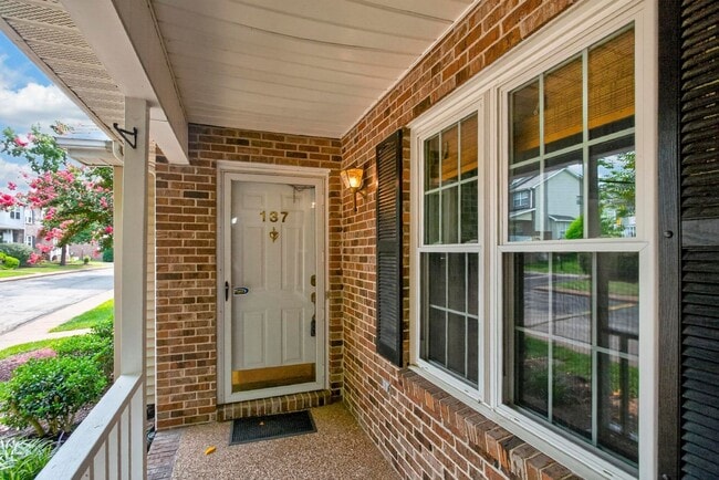 Building Photo - 137 Pepper Ridge Cir