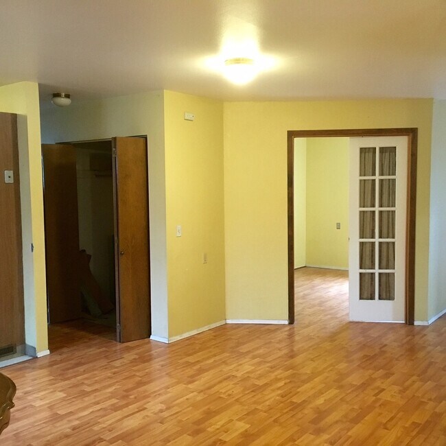 Building Photo - $4900 / 6br - University/ Wallingford House! 6BR/3BTH
