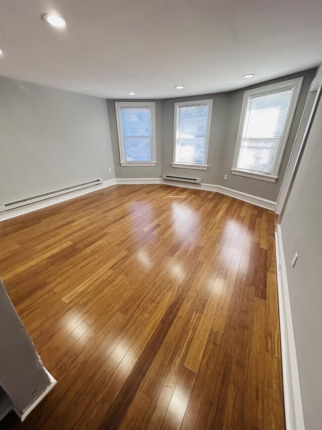 Foto del edificio - 1221 Lindley Ave