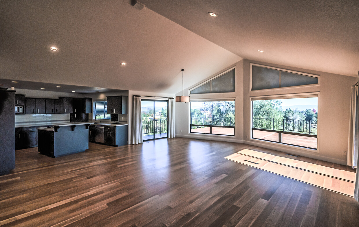 Foto principal - 8454 Crown Way
