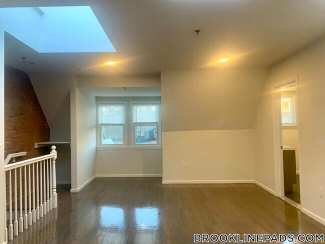 Building Photo - 1406 Beacon St
