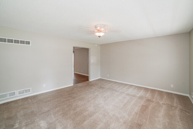 Foto del edificio - 5006 South Marion Avenue