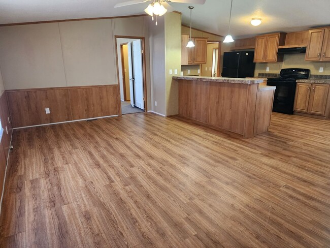 Building Photo - 306 E Spruce St