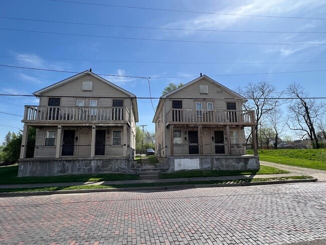 Building Photo - 204 N Irwin St