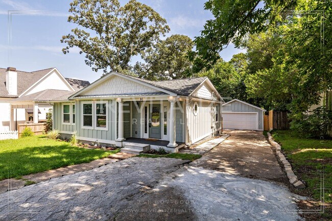 Building Photo - Gorgeous Spring Hill Home!