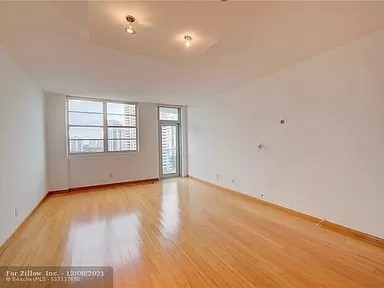 living room - 19390 Collins Ave