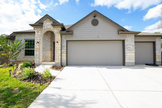 Foto del edificio - Single Story Modern Home On Oversized Lot!