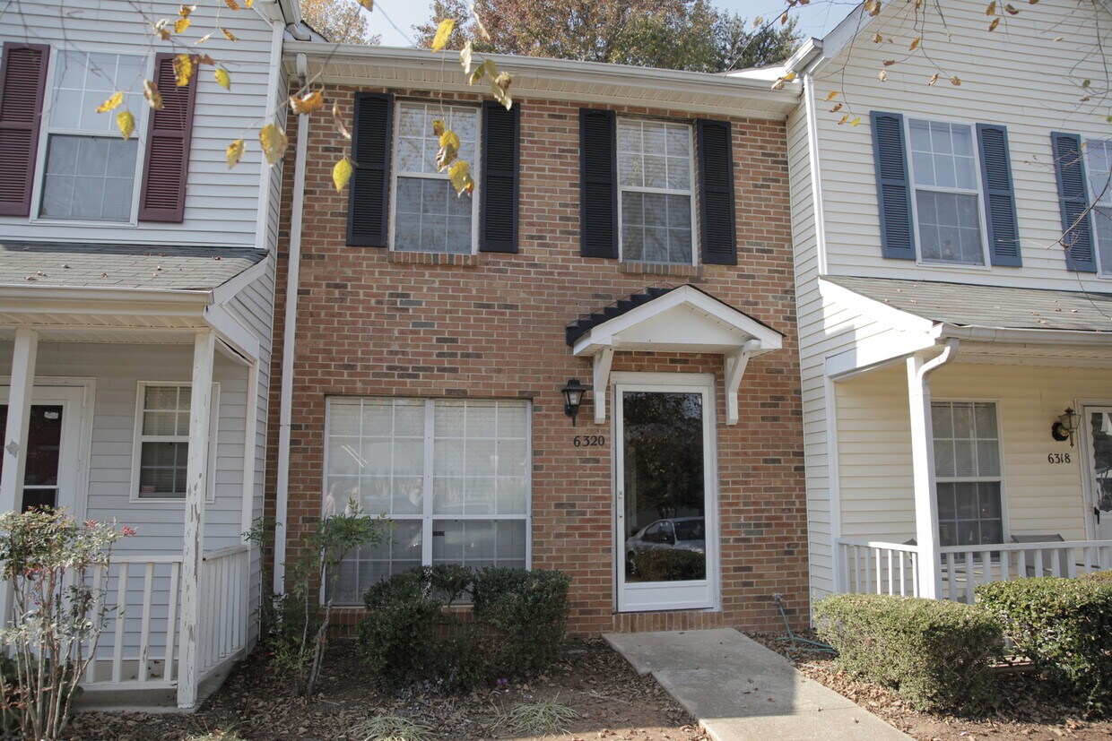 Primary Photo - Cozzy townhome ready for you!