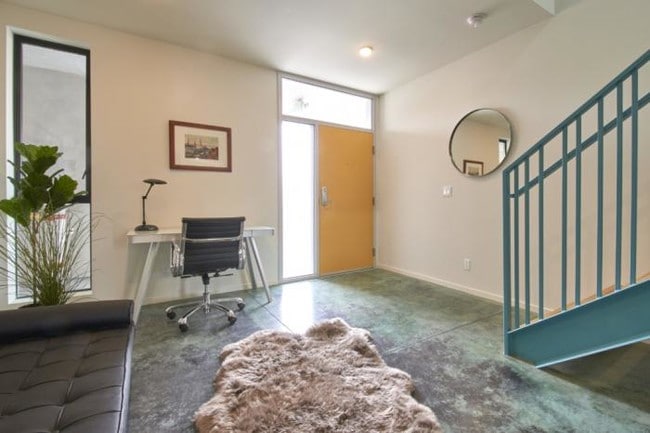 Building Photo - 2 bedroom in Los Angeles CA 90057