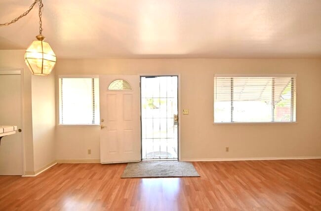 Building Photo - 5680 Calmor Ct