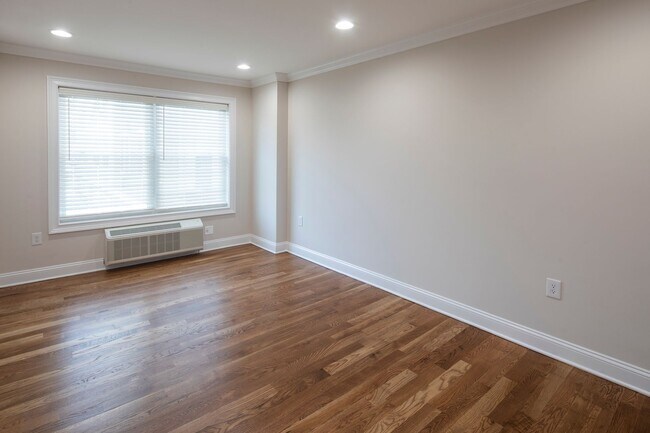 Interior Photo - Legion Manor