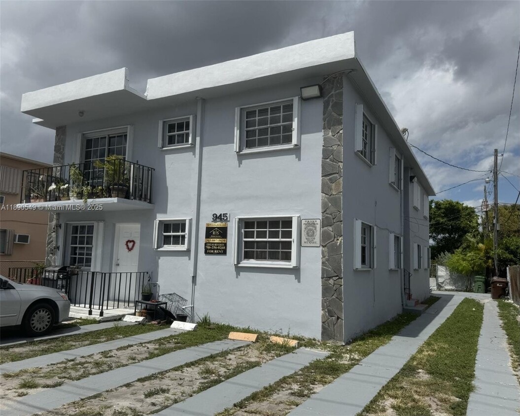 Foto principal - 945 W 23rd St