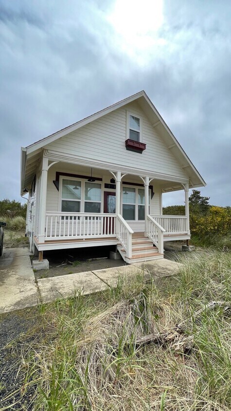 Primary Photo - 493 Ocean Spray St