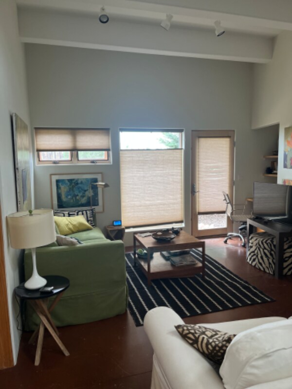 Foto del edificio - 18 Comanche Rd