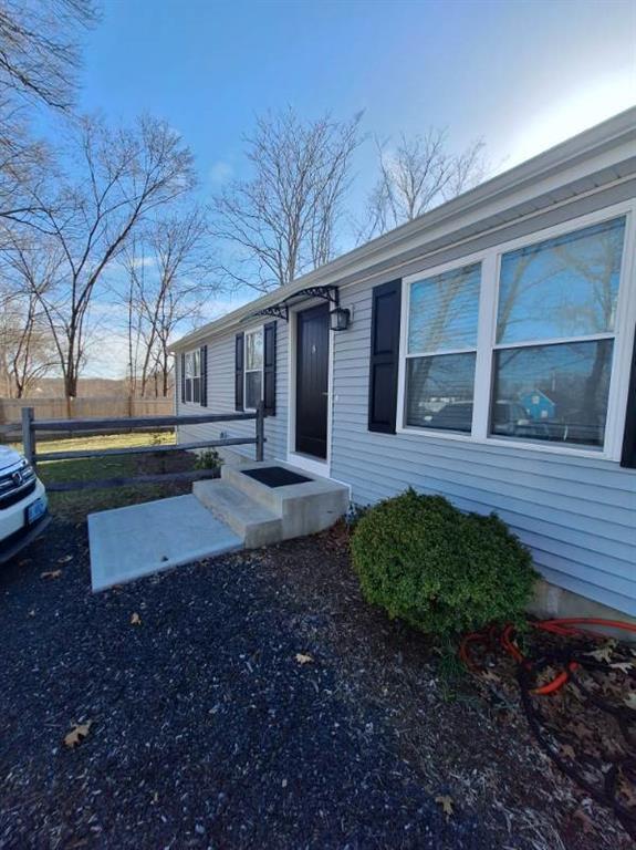 Building Photo - 8 Deluca St