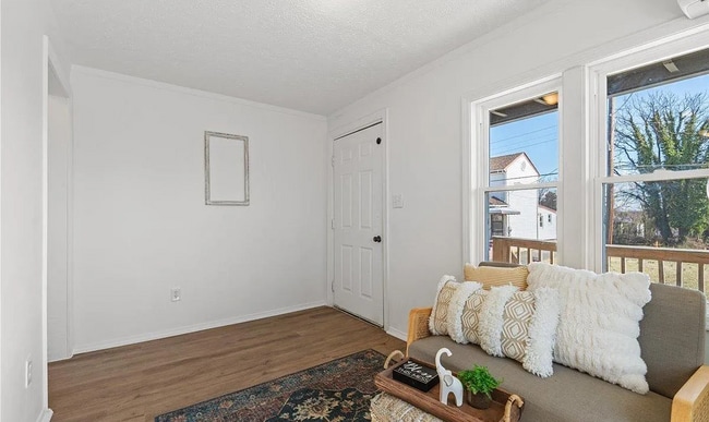 Building Photo - 2 Bedroom 1 Bath Available to Rent for $79...