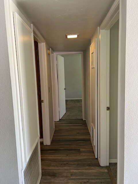 Building Photo - Great area near Central Santee