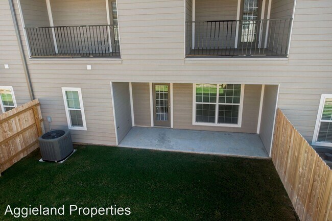 Building Photo - 4 br, 4.5 bath House - 3322 Papa Bear
