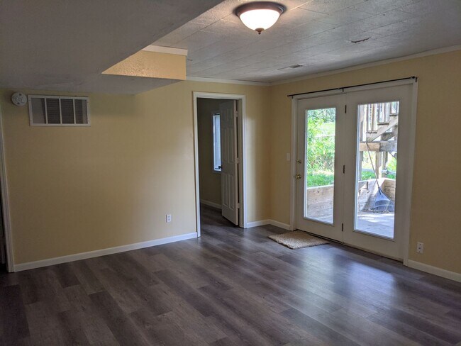 Building Photo - 3-bedroom, 2 1/2-bath duplex in Coralville