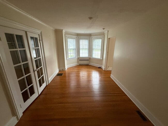 Building Photo - 63 Maple St