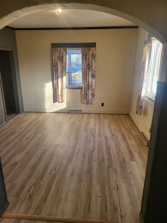 SALA DE ESTAR - 915 N Main St