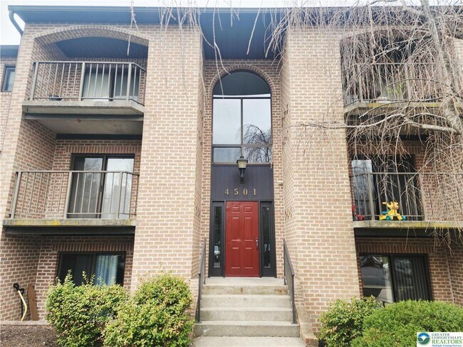 Foto del edificio - 4501 N Hedgerow Dr