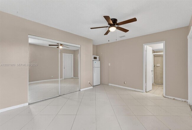 Foto del edificio - 11135 NW 25th Ct