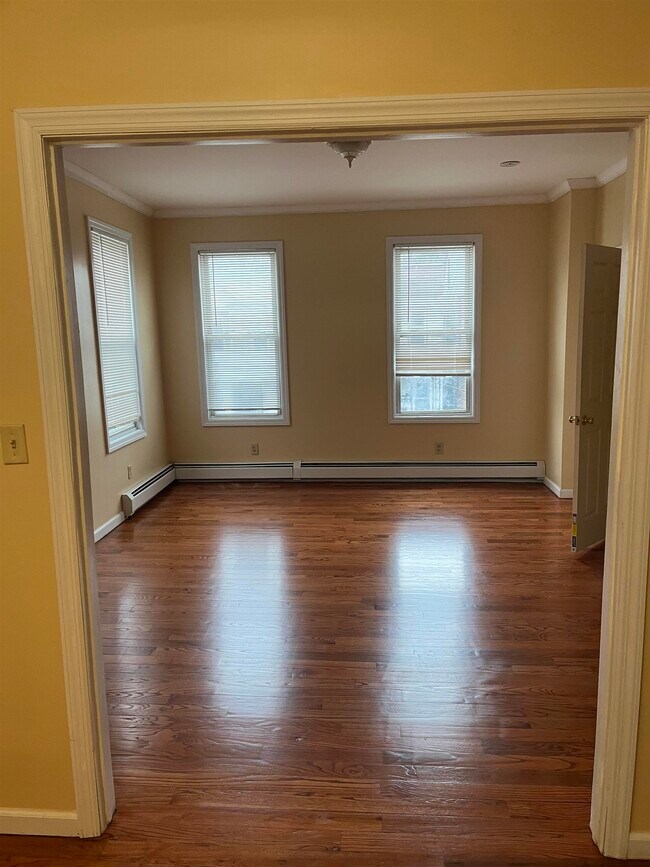 Building Photo - 26 Gautier Ave
