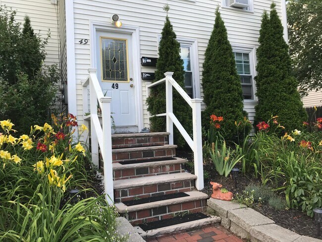 Building Photo - 49 Devens St