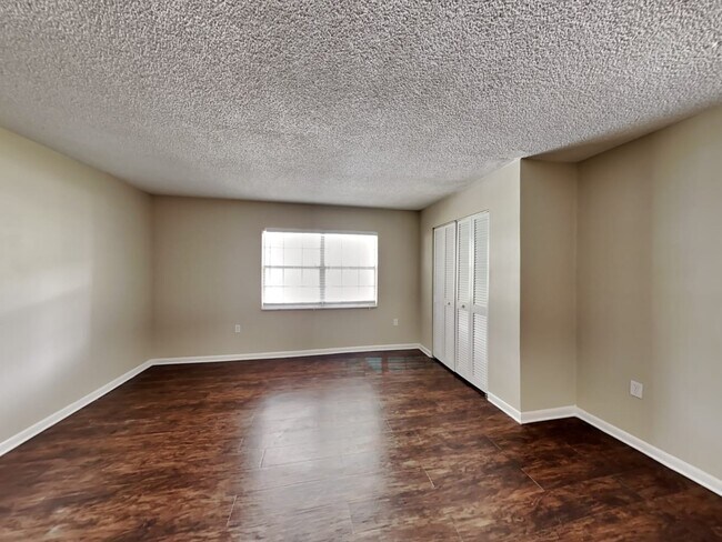Foto del edificio - 4830 S Gachet Blvd
