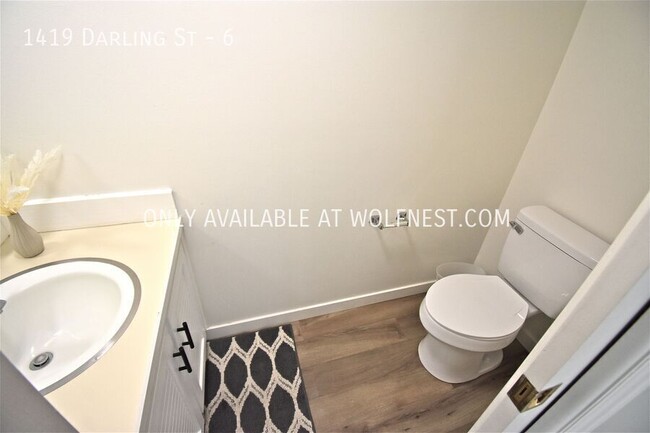 Building Photo - Stunning 3 Bed Ogden Townhome! No Deposit ...